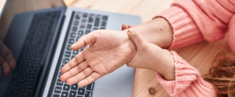 у женщины трясутся руки после запоя